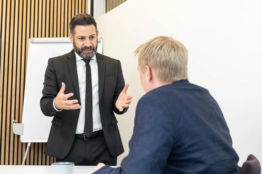 branding ekspert præsenterer for kunde