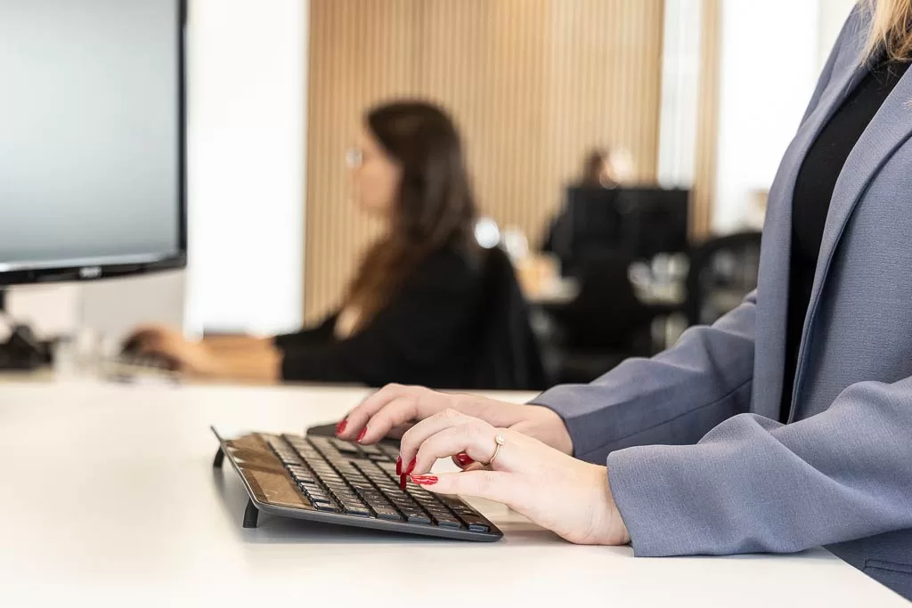 reputation specialist udfører arbejde